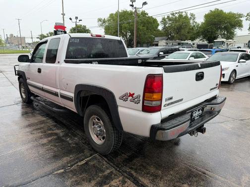 White 2002 Chevrolet Silverado 2500 LS Extended Cab