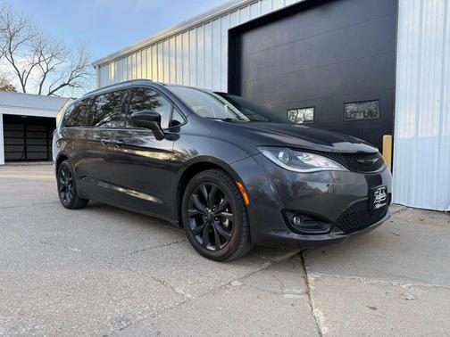 2019 Chrysler Pacifica Touring Plus