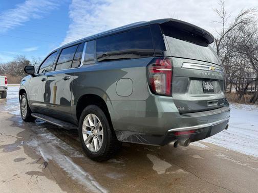 2023 Chevrolet Suburban Premier