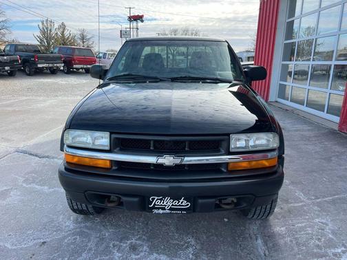 2001 Chevrolet S-10 Base