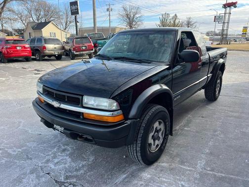 2001 Chevrolet S-10 Base