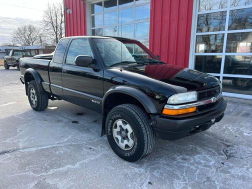 2001 Chevrolet S-10 Base