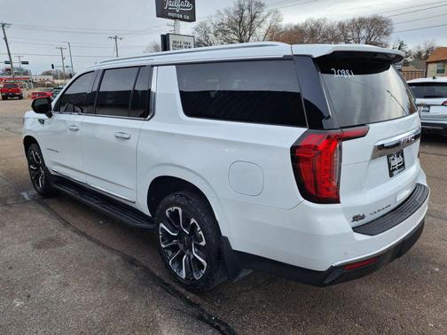 2023 GMC Yukon XL SLT