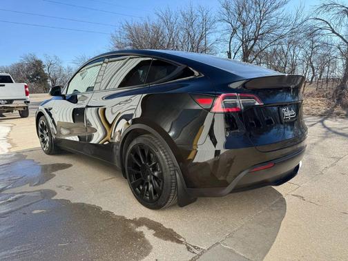 2021 Tesla Model Y Long Range Sport Utility 4D