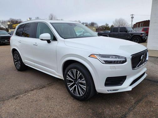 2021 Volvo XC90 T6 Momentum