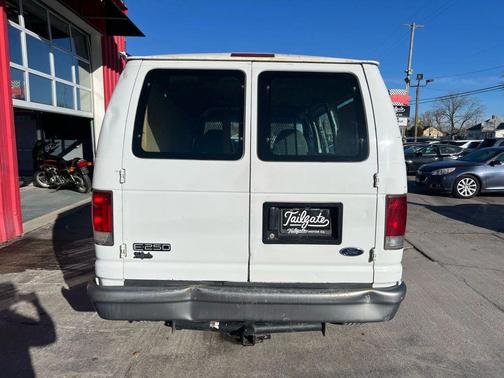 2000 Ford E250 Base