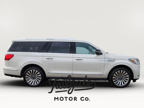 White 2019 Lincoln Navigator L Reserve