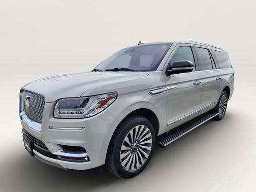 White 2019 Lincoln Navigator L Reserve