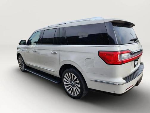 White 2019 Lincoln Navigator L Reserve