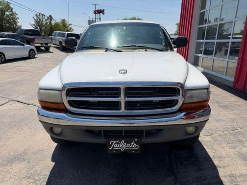 White 2000 Dodge Dakota Base