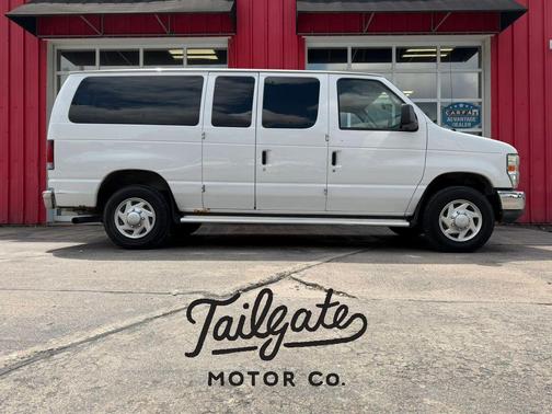 White 2010 Ford E350 Super Duty XLT