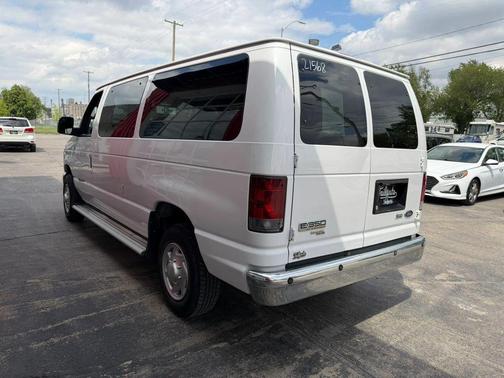 White 2010 Ford E350 Super Duty XLT