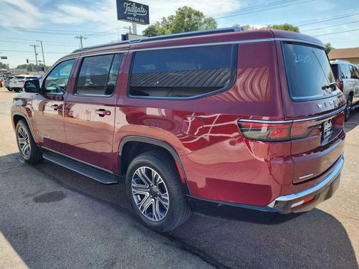 2023 Jeep Wagoneer L Series II Sport Utility 4D