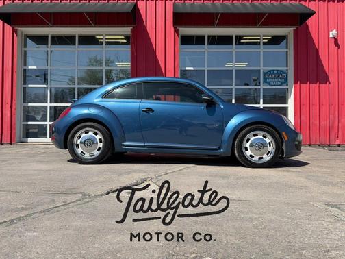 Blue 2016 Volkswagen Beetle 1.8T