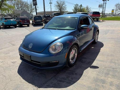 Blue 2016 Volkswagen Beetle 1.8T