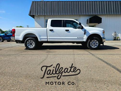 White 2022 Ford F-250 XLT