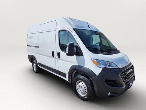White 2025 RAM ProMaster 2500 Tradesman