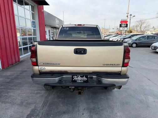 2004 Chevrolet Silverado 2500 LS H/D Crew Cab