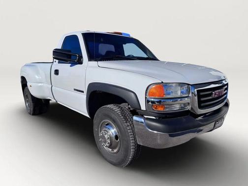 White 2001 GMC Sierra 3500 SL