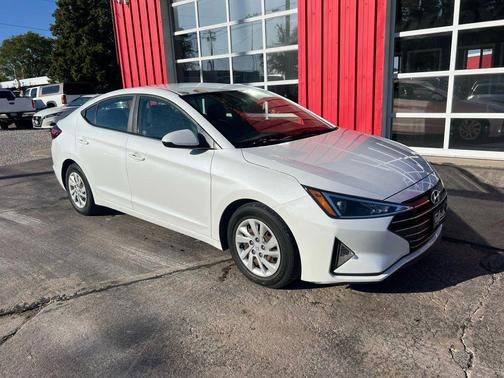 2020 Hyundai ELANTRA SE