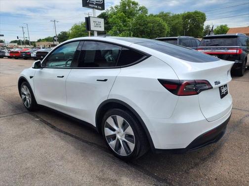 2022 Tesla Model Y Long Range Sport Utility 4D