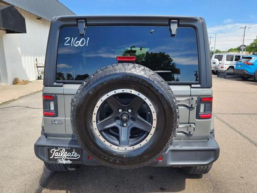 Gray 2019 Jeep Wrangler Unlimited Sahara