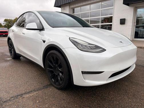 White 2022 Tesla Model Y Long Range Sport Utility 4D