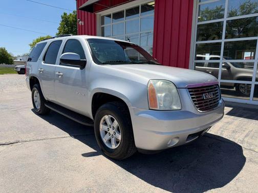 Silver 2011 GMC Yukon SLT