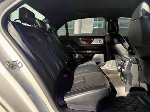 2017 Lincoln Continental Reserve Sedan 4D