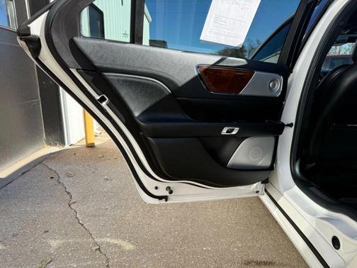 2017 Lincoln Continental Reserve Sedan 4D