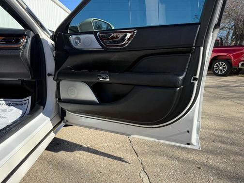 2017 Lincoln Continental Reserve Sedan 4D