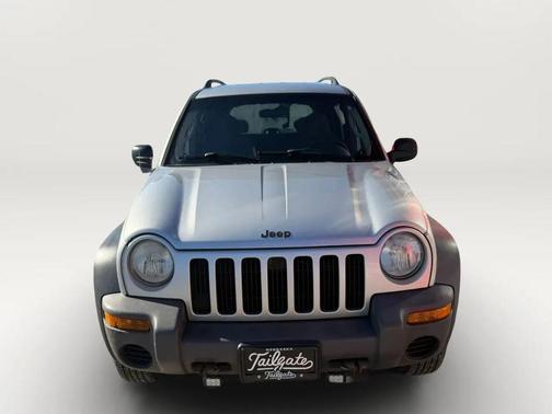 Silver 2004 Jeep Liberty Sport