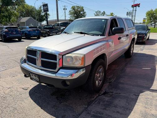 Silver 2005 Dodge Dakota SLT Quad Cab