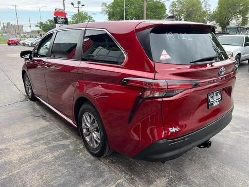 2021 Toyota Sienna LE