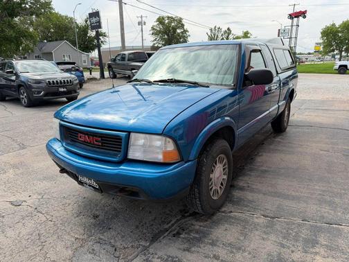 Blue 2001 GMC Sonoma Pickup