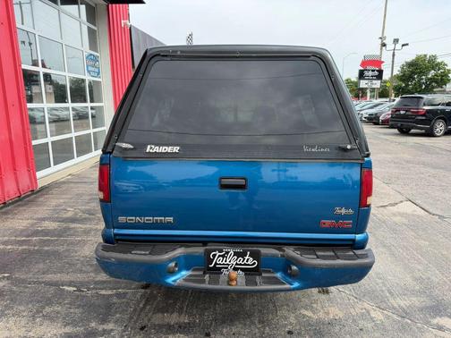 Blue 2001 GMC Sonoma Pickup