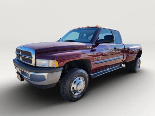 Maroon 2002 Dodge Ram 3500 Quad Cab DRW