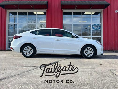 2019 Hyundai ELANTRA SE