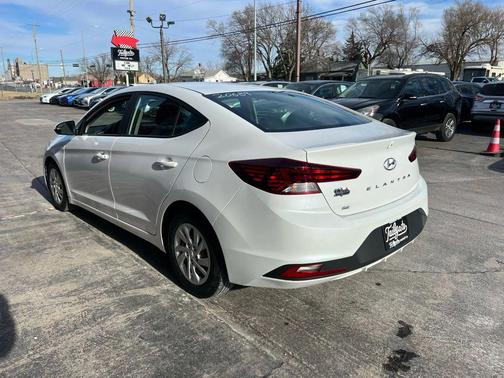 2019 Hyundai ELANTRA SE