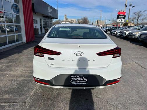 2019 Hyundai ELANTRA SE
