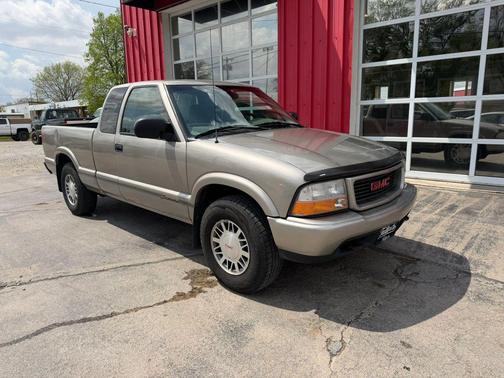 Beige 1998 GMC Sonoma Short Bed