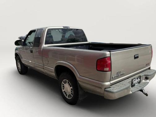 Beige 1998 GMC Sonoma Short Bed