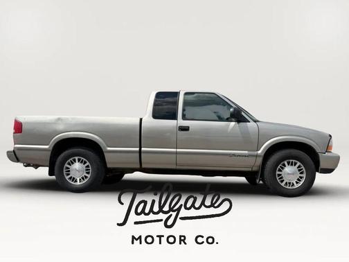 Beige 1998 GMC Sonoma Short Bed