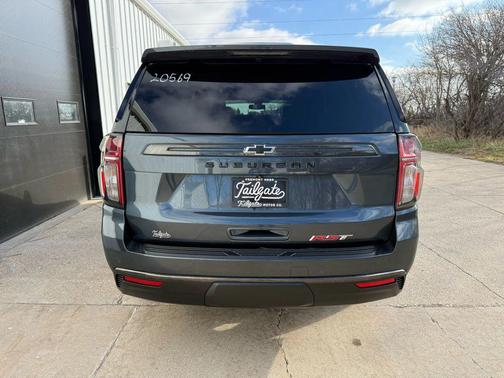 2021 Chevrolet Suburban RST