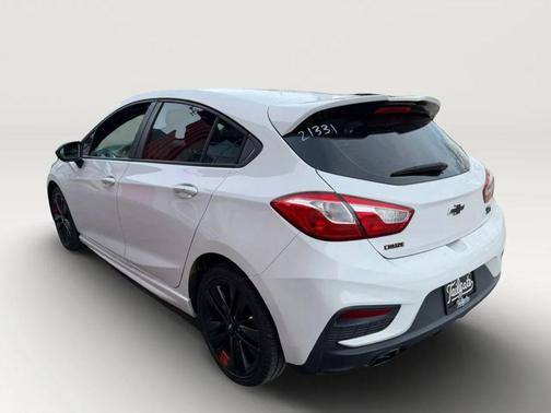 White 2018 Chevrolet Cruze LT