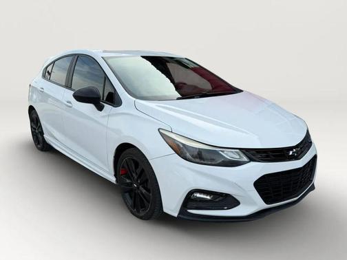 White 2018 Chevrolet Cruze LT