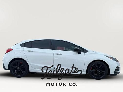 White 2018 Chevrolet Cruze LT