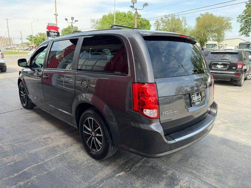 Gray 2018 Dodge Grand Caravan GT