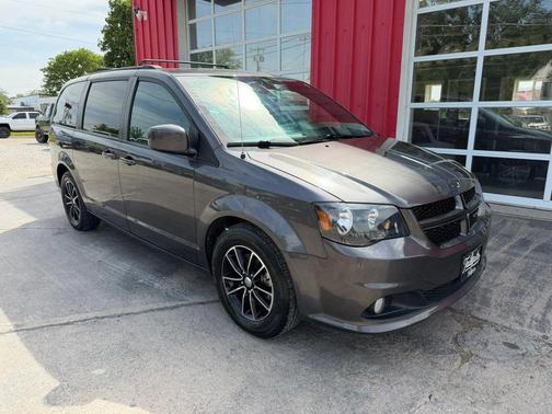 Gray 2018 Dodge Grand Caravan GT