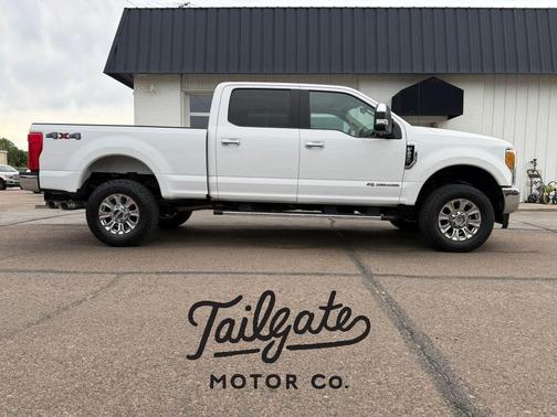 White 2017 Ford F-250 XLT